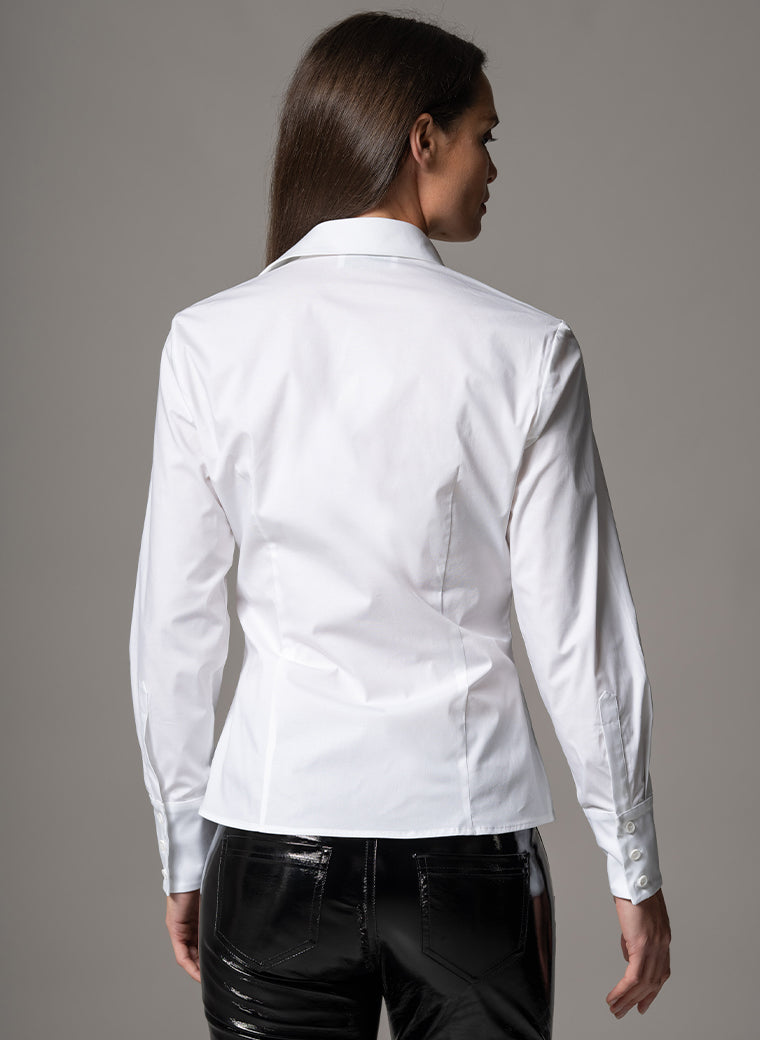 PIA WHITE HORSESHOE NECKLINE PLISSE FRONT PANEL FITTED SHIRT
