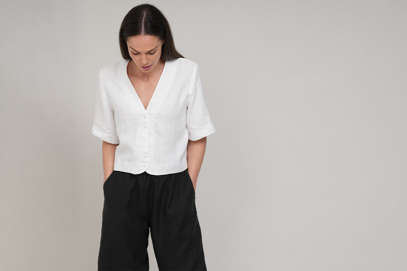GRETEL CROPPED EASY FIT LINEN SHIRT JACKET IN WHITE