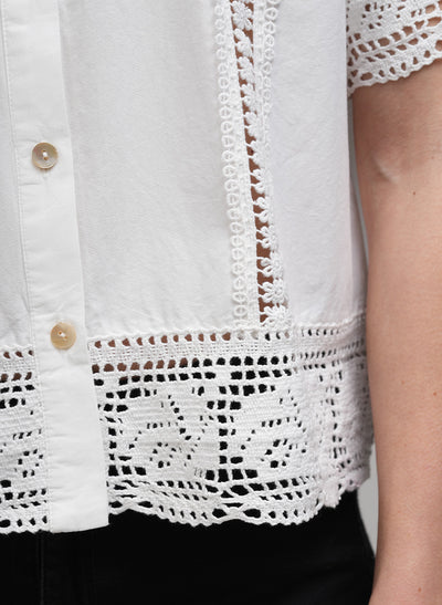 PALMA CROPPED CROCHET LACE AND COTTON SHIRT JACKET IN WHITE