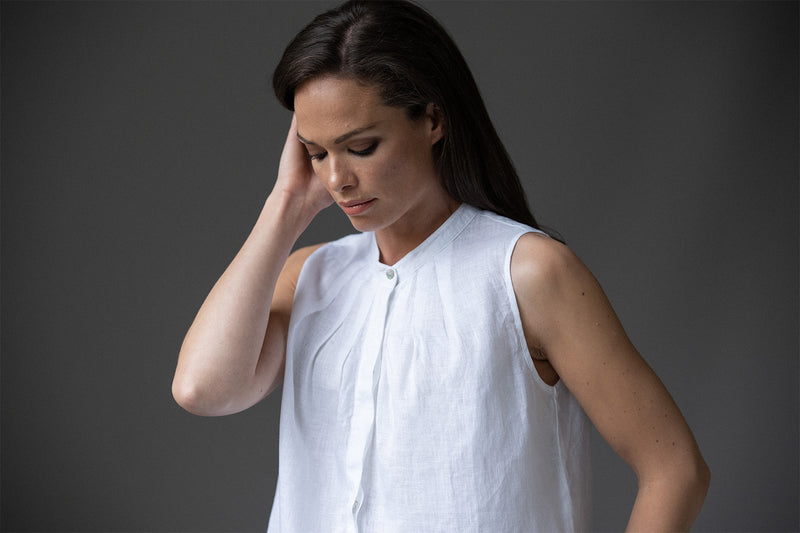 AUDREY WHITE CONTEMPORARY COLLARLESS SLEEVELESS SHIRT WITH TUCKS