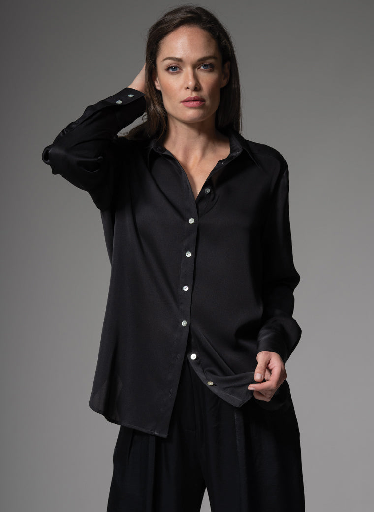 BROOKLYN SILK CHARMEUSE EVERYDAY SILK BLOUSE IN BLACK