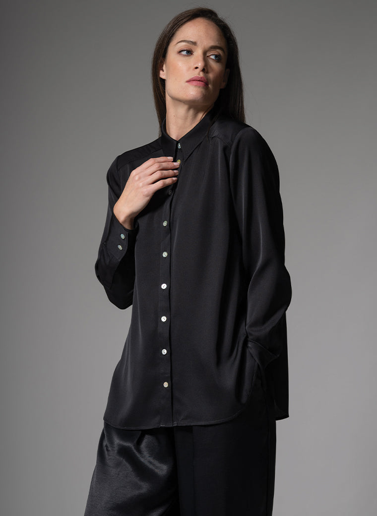 BROOKLYN SILK CHARMEUSE EVERYDAY SILK BLOUSE IN BLACK
