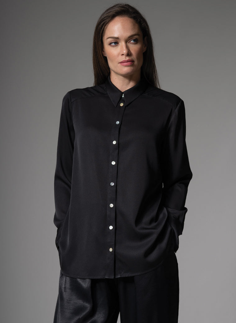 BROOKLYN SILK CHARMEUSE EVERYDAY SILK BLOUSE IN BLACK