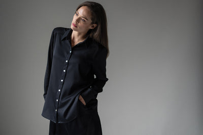 BROOKLYN SILK CHARMEUSE EVERYDAY SILK BLOUSE IN BLACK