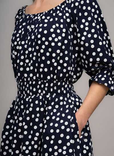 CAPRI COTTON SATEEN BOATNECK SHIRRED ELASTIC MIDI DRESS IN NAVY/WHITE POLKA DOT
