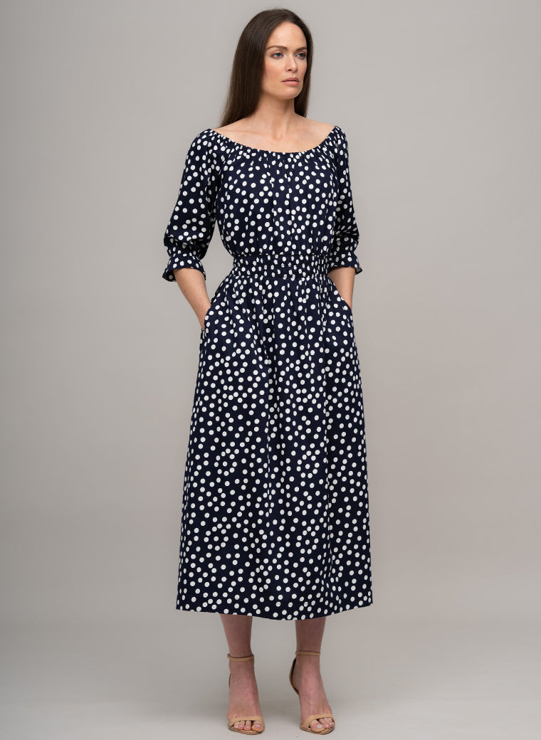 CAPRI COTTON SATEEN BOATNECK SHIRRED ELASTIC MIDI DRESS IN NAVY/WHITE POLKA DOT