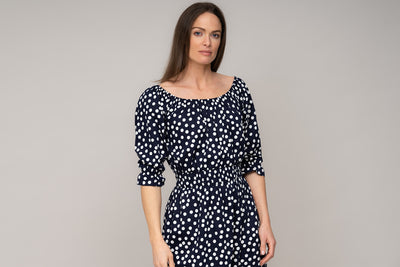 CAPRI COTTON SATEEN BOATNECK SHIRRED ELASTIC MIDI DRESS IN NAVY/WHITE POLKA DOT