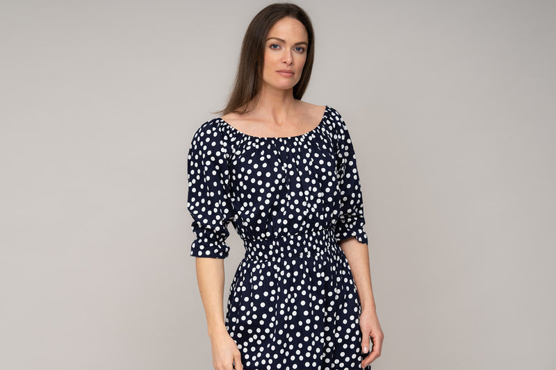 CAPRI COTTON SATEEN BOATNECK SHIRRED ELASTIC MIDI DRESS IN NAVY/WHITE POLKA DOT