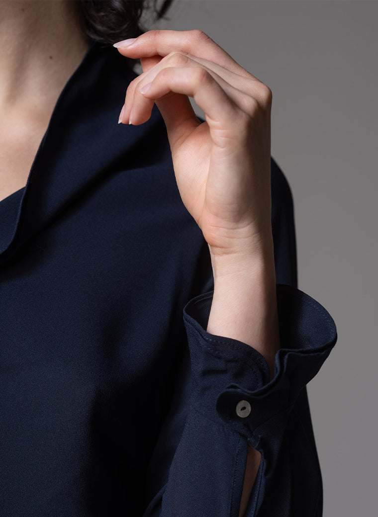 CAROLINA NAVY MINIMALIST BLOUSE
