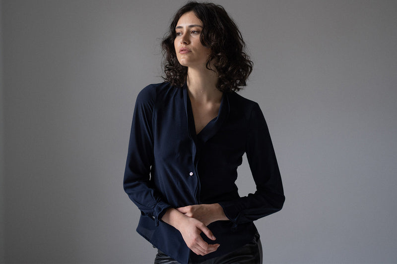 CAROLINA NAVY MINIMALIST BLOUSE