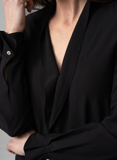 CAROLINA BLACK MINIMALIST BLOUSE