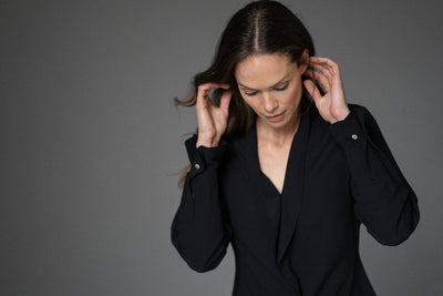 CAROLINA BLACK MINIMALIST BLOUSE