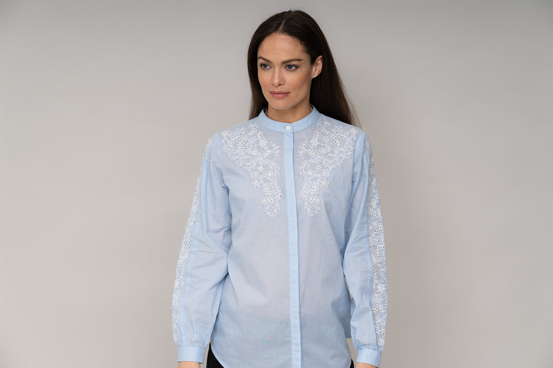 FRANCIS LONGLINE EMBROIDERED COTTON VOILE BAND COLLAR SHIRT IN BLUE