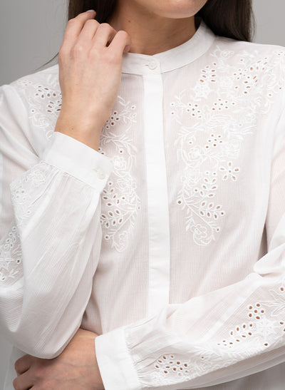 FRANCIS LONGLINE EMBROIDERED COTTON VOILE BAND COLLAR SHIRT IN WHITE