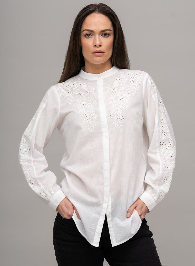 FRANCIS LONGLINE EMBROIDERED COTTON VOILE BAND COLLAR SHIRT IN WHITE