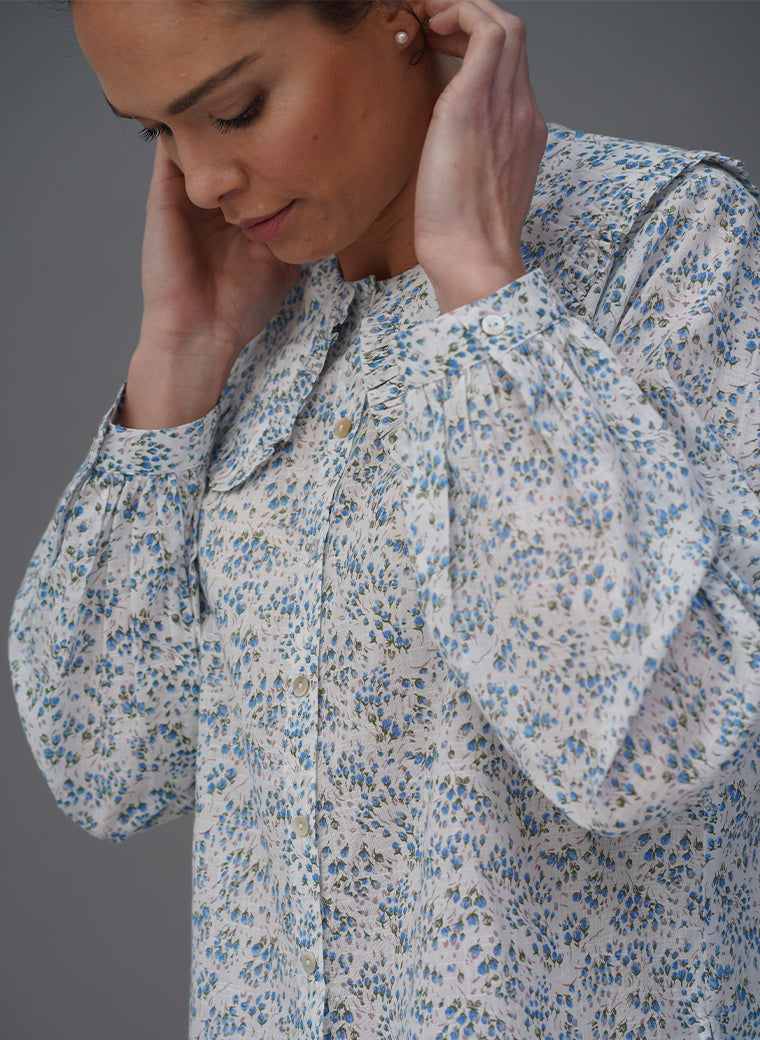 GWENDOLINE PRAIRIE COLLAR BLUE FLORAL PRINT EASY FIT SHIRT