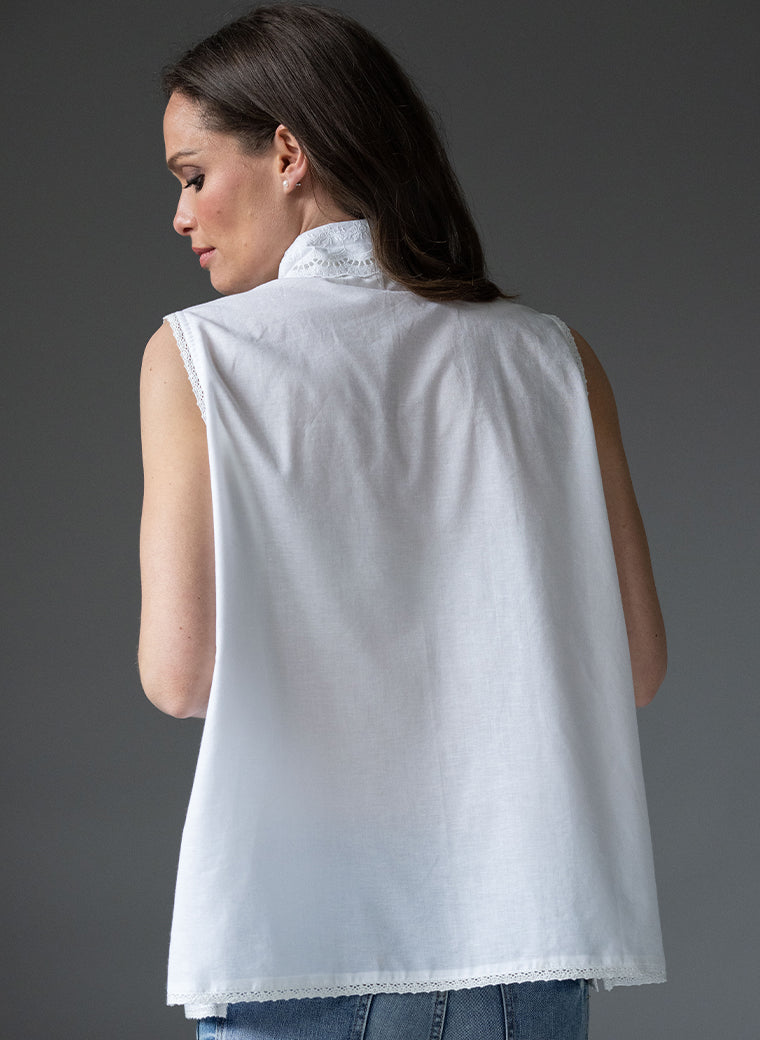 IZZIE 100% COTTON LACE COLLAR SLEEVELESS PINTUCKED LAYERING SHIRT