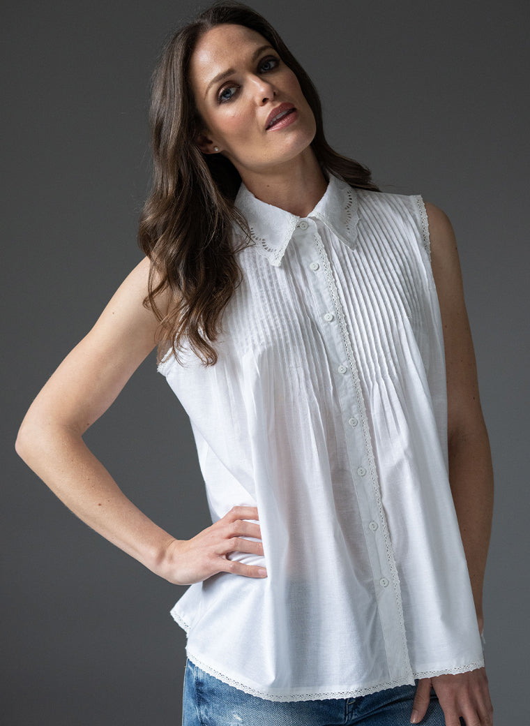 IZZIE 100% COTTON LACE COLLAR SLEEVELESS PINTUCKED LAYERING SHIRT