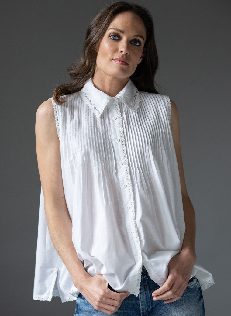 IZZIE 100% COTTON LACE COLLAR SLEEVELESS PINTUCKED LAYERING SHIRT