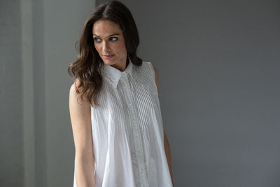 IZZIE 100% COTTON LACE COLLAR SLEEVELESS PINTUCKED LAYERING SHIRT