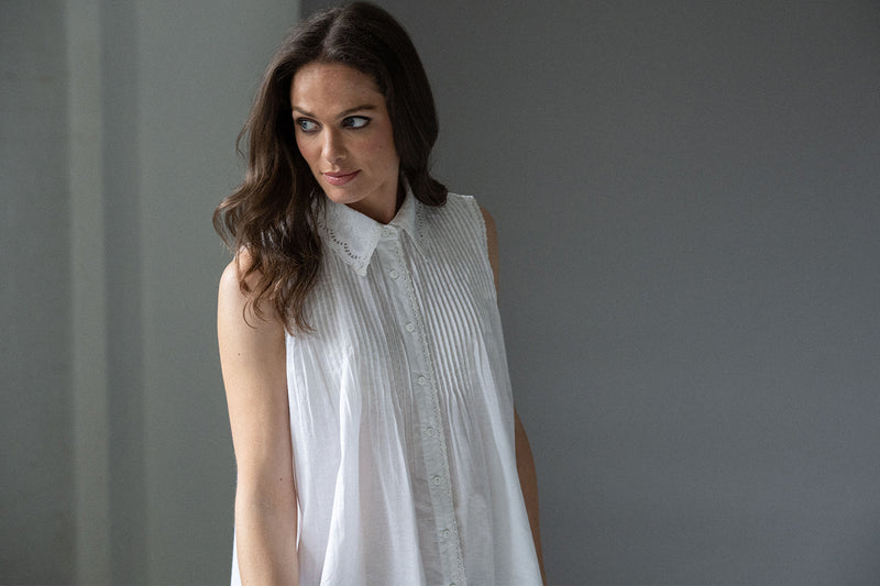 IZZIE 100% COTTON LACE COLLAR SLEEVELESS PINTUCKED LAYERING SHIRT