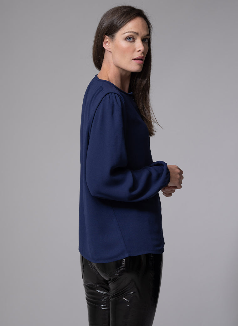 NICOLA ROUND NECKLINE EVERYDAY BLOUSE WITH PIPED TRIM IN NAVY BLUE