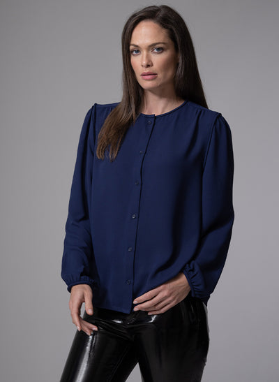 NICOLA ROUND NECKLINE EVERYDAY BLOUSE WITH PIPED TRIM IN NAVY BLUE