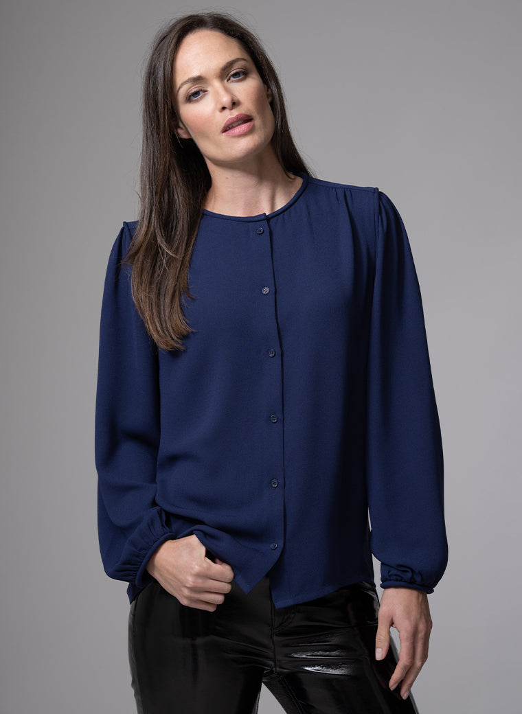 NICOLA ROUND NECKLINE EVERYDAY BLOUSE WITH PIPED TRIM IN NAVY BLUE
