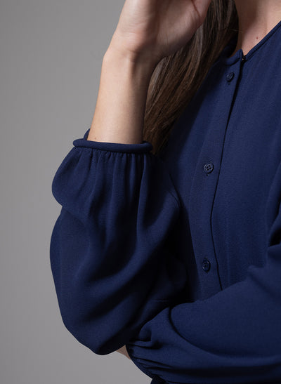 NICOLA ROUND NECKLINE EVERYDAY BLOUSE WITH PIPED TRIM IN NAVY BLUE