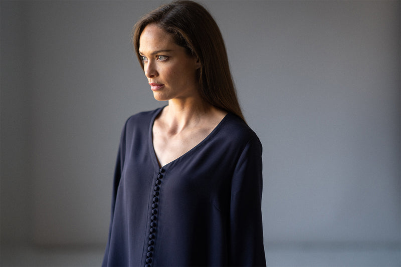 SOPHIE V-NECK LOOSE FIT NAVY BLOUSE